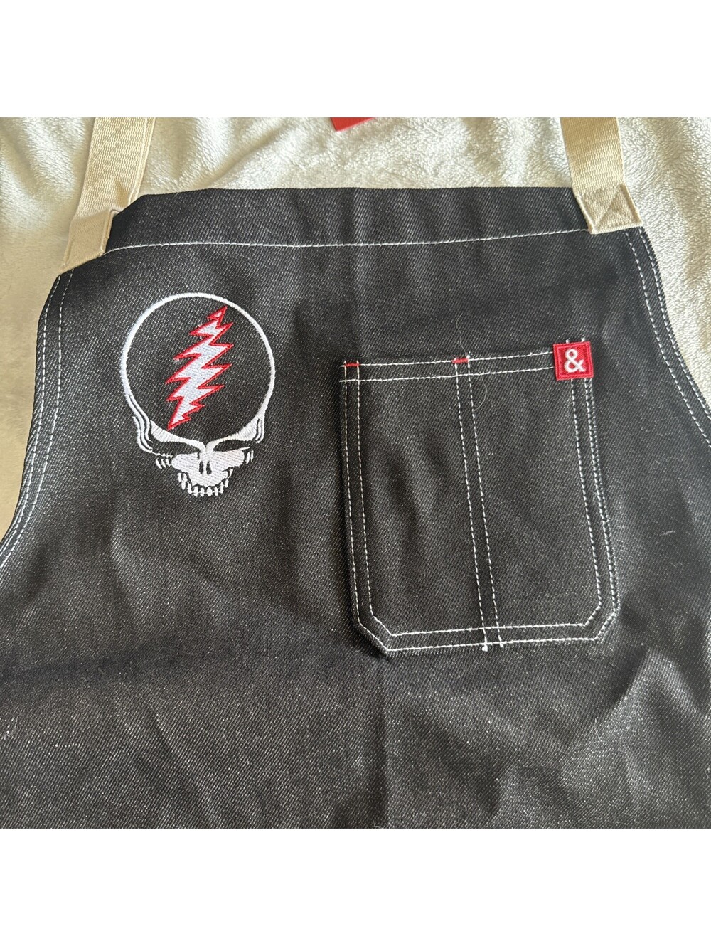 Essential Apron Collabs - Picture 3 of 9